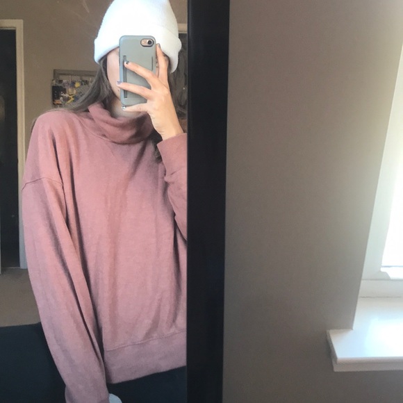 Forever 21 Other - Cowl neck Pullover 🦩🌟